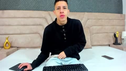 Snapshot of thiagos19 chatting on July 14, 12:22 pm Thiago online show from July 14, 12:22 pm