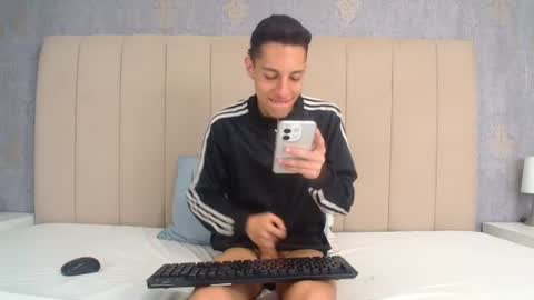 Snapshot of thiagos19 chatting on July 17, 1:29 pm Thiago online show from July 17, 1:29 pm