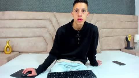 Snapshot of thiagos19 chatting on July 27, 12:23 pm Thiago online show from July 27, 12:23 pm