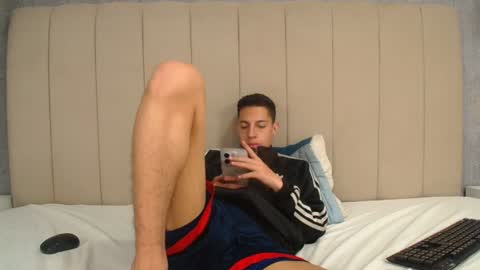 Snapshot of thiagos19 chatting on July 28, 4:39 pm Thiago online show from July 28, 4:39 pm