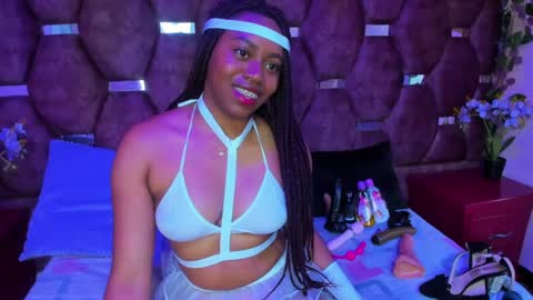 Snapshot of thiana_taylor chatting on September 16, 7:37 pm thiana_taylor online show from September 16, 7:37 pm