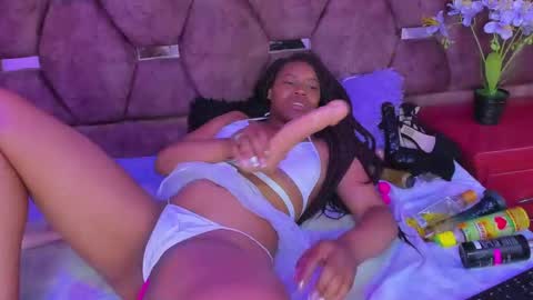Snapshot of thiana_taylor chatting on October 9, 9:57 pm thiana_taylor online show from October 9, 9:57 pm