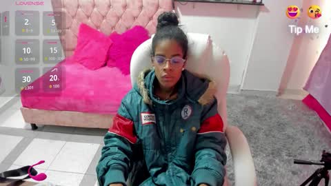 thianahorny online show from December 17, 12:11 pm