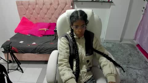 thianahorny online show from December 22, 10:01 am