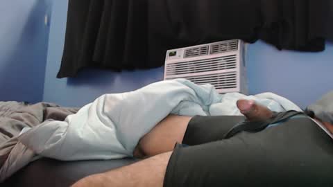 Snapshot of thick_n_horny chatting on December 4, 9:07 am thick_n_horny online show from December 4, 9:07 am