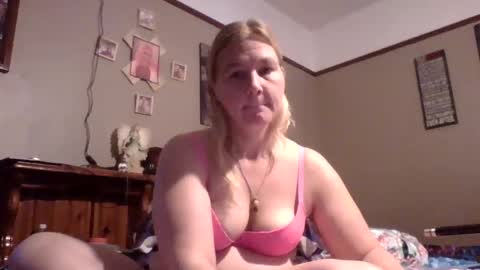 Snapshot of thickblonde_92 chatting on October 8, 12:47 pm thickblonde_92 online show from October 8, 12:47 pm
