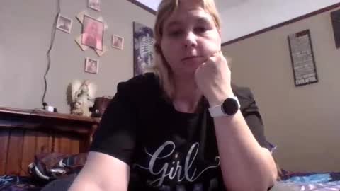 Snapshot of thickblonde_92 chatting on October 13, 2:28 pm thickblonde_92 online show from October 13, 2:28 pm