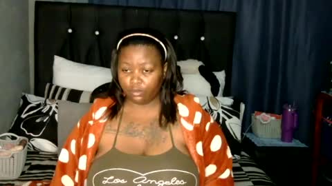 Snapshot of thickcaramel_p chatting on March 23, 3:21 am phindy online show from March 23, 3:21 am
