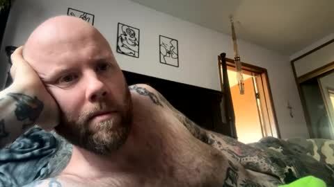Snapshot of thickcockcali chatting on December 6, 9:57 pm CaliLove916 online show from December 6, 9:57 pm