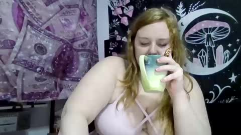 Snapshot of thickgingergoddess chatting on November 18, 7:40 pm Ariel online show from November 18, 7:40 pm