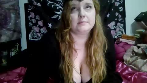 Snapshot of thickgingergoddess chatting on December 1, 7:02 am Ariel online show from December 1, 7:02 am