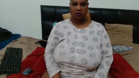 Snapshot of thicksexymellons chatting on May 17, 8:38 pm Pat online show from May 17, 8:38 pm