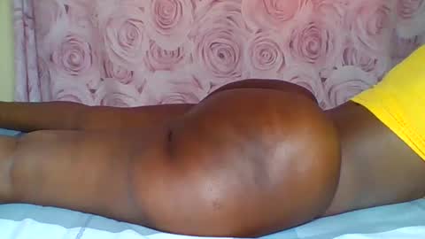 Snapshot of thickybabe_05 chatting on November 11, 6:13 am thickybabe_05 online show from November 11, 6:13 am