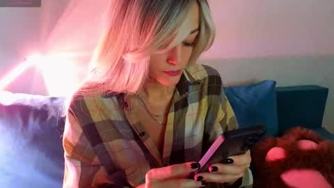 Snapshot of thief_of_hearts_ chatting on September 10, 9:53 am thief_of_hearts_ online show from September 10, 9:53 am