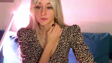 Snapshot of thief_of_hearts_ chatting on September 17, 11:23 am thief_of_hearts_ online show from September 17, 11:23 am