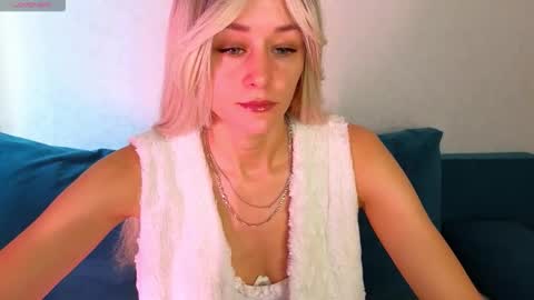 Snapshot of thief_of_hearts_ chatting on September 19, 9:22 am thief_of_hearts_ online show from September 19, 9:22 am