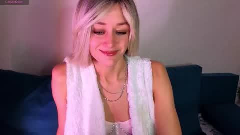 Snapshot of thief_of_hearts_ chatting on September 21, 2:02 am thief_of_hearts_ online show from September 21, 2:02 am