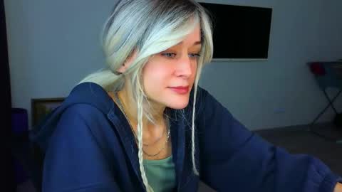 Snapshot of thief_of_hearts_ chatting on November 19, 10:43 pm thief_of_hearts_ online show from November 19, 10:43 pm