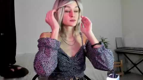 Snapshot of thief_of_hearts_ chatting on December 5, 1:36 am thief_of_hearts_ online show from December 5, 1:36 am