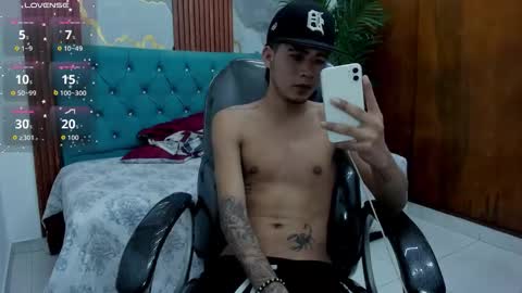Snapshot of thiiago_collins chatting on March 25, 10:49 pm THIAGO COLLINS online show from March 25, 10:49 pm