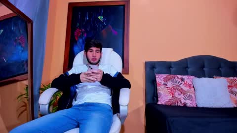 Snapshot of thiiago_tay chatting on December 5, 12:44 pm Thiiago online show from December 5, 12:44 pm