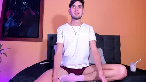 Snapshot of thiiago_tay chatting on December 11, 9:23 pm Thiiago online show from December 11, 9:23 pm