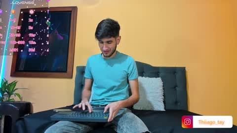 Snapshot of thiiago_tay chatting on December 17, 8:32 pm Thiiago online show from December 17, 8:32 pm