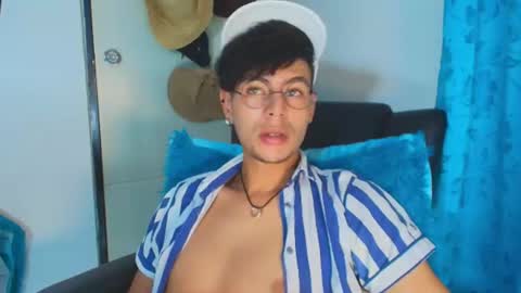 Snapshot of thiiagosaeenz chatting on June 11, 12:32 am Thiago Saenzz online show from June 11, 12:32 am