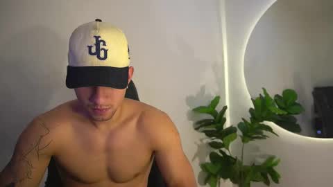thin_tommy11 online show from May 1, 12:04 am