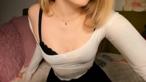 Snapshot of thisisamelia chatting on February 3, 3:49 pm Amelia shows on mondays fridays and sundays if anything changes im giving updates on my fansly online show from February 3, 3:49 pm