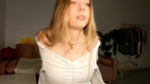 Snapshot of thisisamelia chatting on March 9, 5:06 pm Amelia shows on mondays fridays and sundays if anything changes im giving updates on my fansly online show from March 9, 5:06 pm