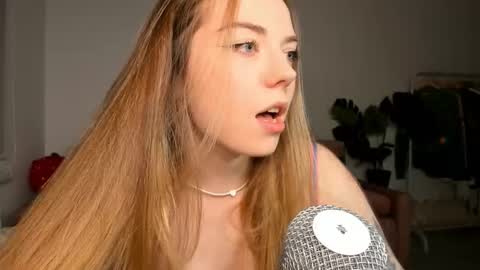 Snapshot of thisisamelia chatting on March 10, 4:46 pm Amelia shows on mondays fridays and sundays if anything changes im giving updates on my fansly online show from March 10, 4:46 pm