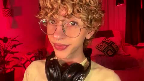 Damiano online show from April 22, 7:59 pm