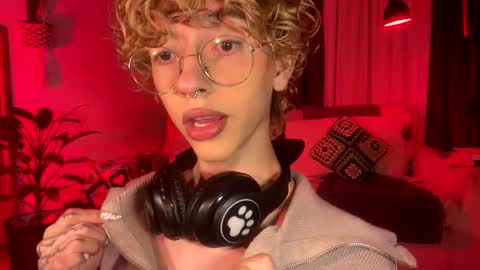 Damiano online show from April 24, 8:33 pm