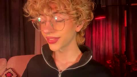 Damiano online show from April 29, 7:42 pm