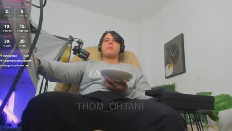 Snapshot of thom_ohtani chatting on June 18, 11:42 pm thom_ohtani online show from June 18, 11:42 pm