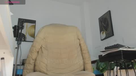 Snapshot of thom_ohtani chatting on July 2, 3:45 am thom_ohtani online show from July 2, 3:45 am