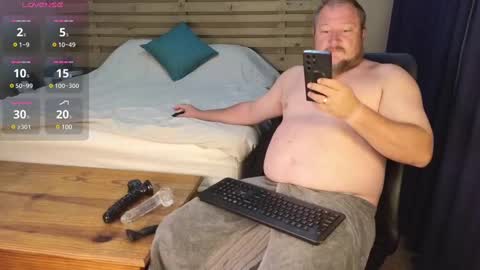 Snapshot of thom_ryder chatting on March 1, 10:31 pm thom_ryder online show from March 1, 10:31 pm