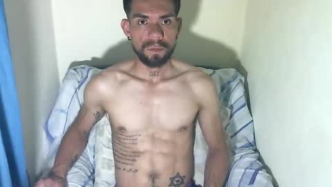 Snapshot of thomas2wood chatting on July 15, 12:49 am Thomas2Wood online show from July 15, 12:49 am