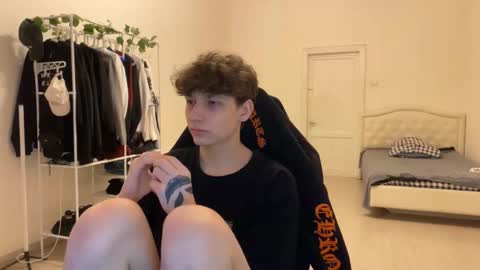 Thomas Hill online show from November 15, 8:05 pm