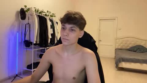 Thomas Hill online show from December 3, 8:40 pm