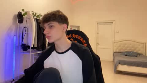 Thomas Hill online show from December 4, 8:17 pm