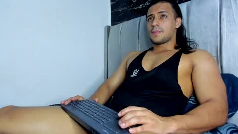 Snapshot of thomas777__ chatting on April 11, 10:03 pm Thomas online show from April 11, 10:03 pm