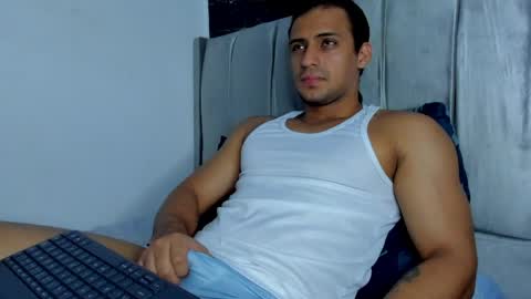 Snapshot of thomas777__ chatting on May 23, 1:26 pm Thomas online show from May 23, 1:26 pm