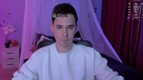 thomas_crow online show from April 25, 8:39 am