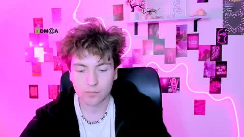 thomas_crow online show from May 1, 6:56 pm