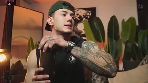 Thomas Falcon online show from January 18, 1:20 am