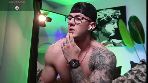 Thomas Falcon online show from February 11, 1:43 am