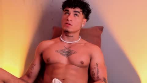 Snapshot of thomas_fit1 chatting on December 8, 12:07 am Thomas 3  JUST STAY AND BE MY LAST LOVE online show from December 8, 12:07 am