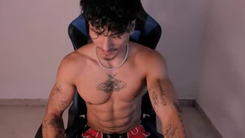 Snapshot of thomas_fit1 chatting on June 25, 12:20 pm Thomas 3 JUST STAY AND BE MY LAST LOVE online show from June 25, 12:20 pm